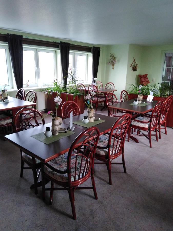 Landhaus Edelweiss Bed&Breakfast - Adults Only ノイシュタット・アム・レンシュタイク エクステリア 写真