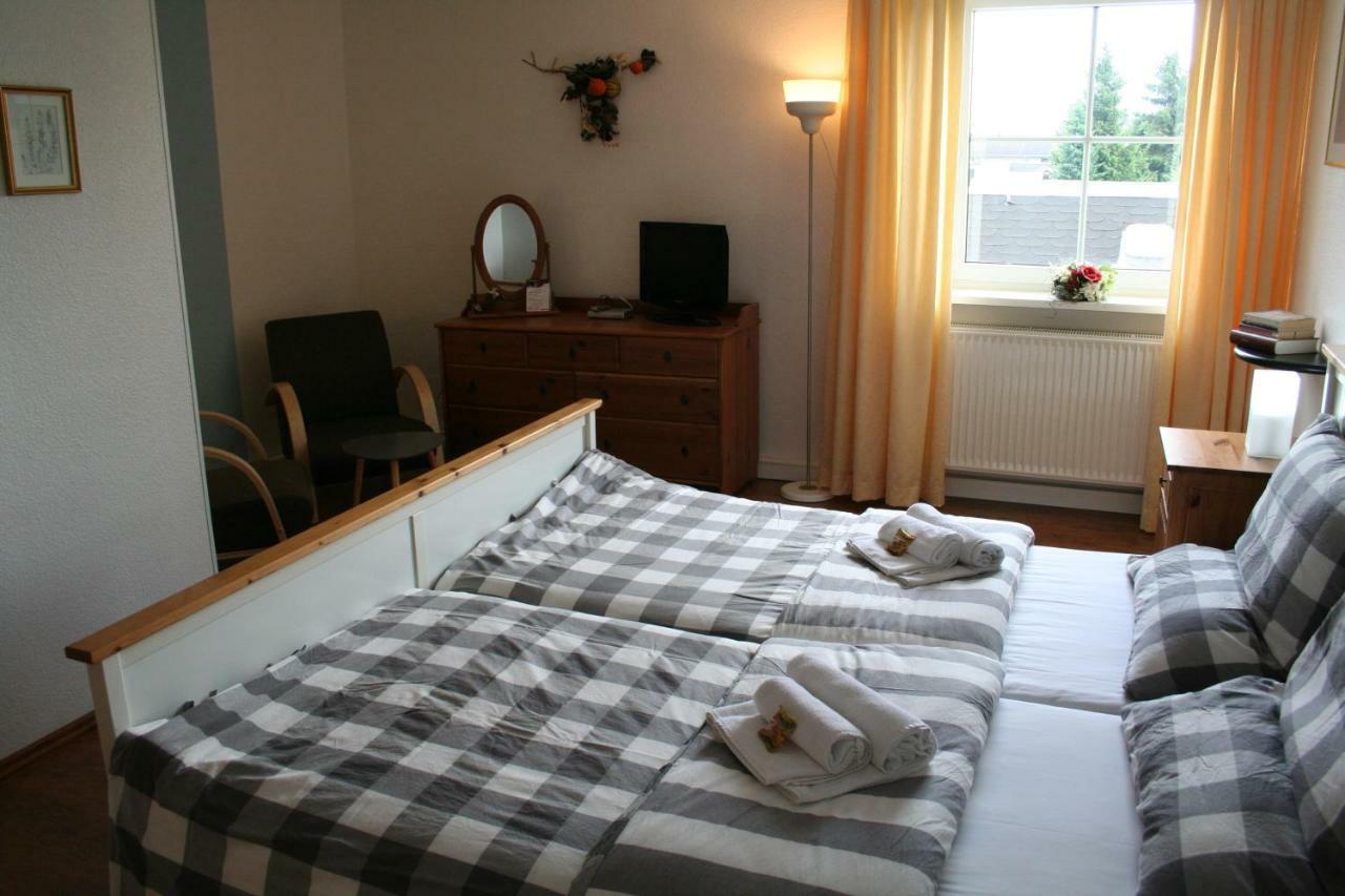 Landhaus Edelweiss Bed&Breakfast - Adults Only ノイシュタット・アム・レンシュタイク エクステリア 写真