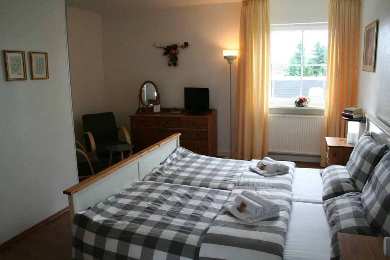 Landhaus Edelweiss Bed&Breakfast - Adults Only ノイシュタット・アム・レンシュタイク エクステリア 写真