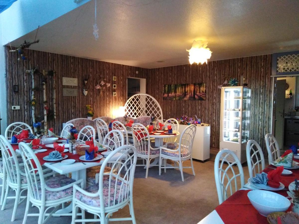 Landhaus Edelweiss Bed&Breakfast - Adults Only ノイシュタット・アム・レンシュタイク エクステリア 写真